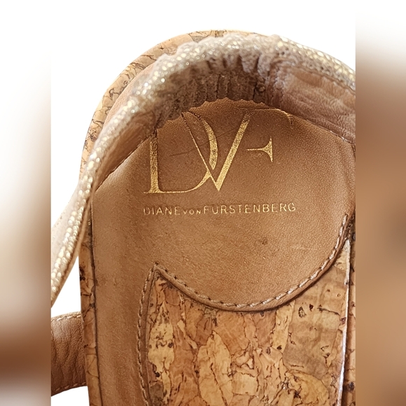 DIANE VON FIRSTENBURG metallic gold/cork slingback sandals, platform, size 9 - Picture 7 of 9